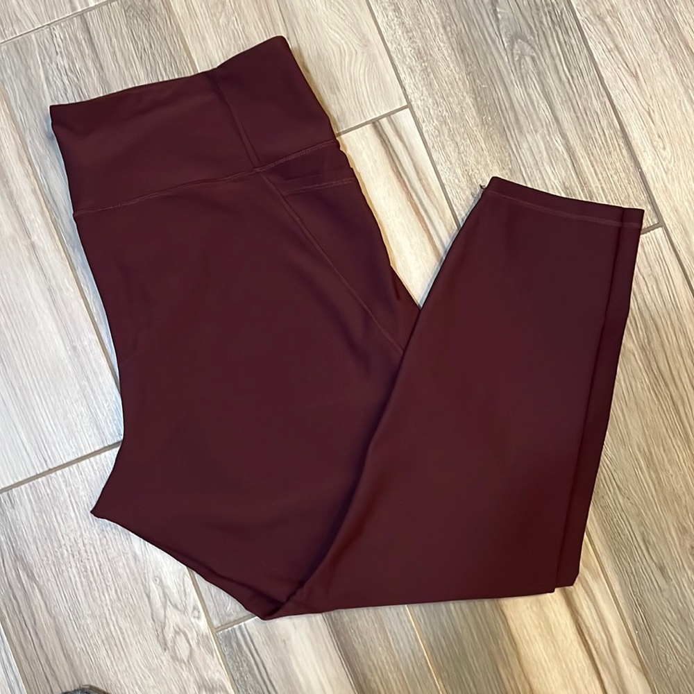 Woman’s Old Navy Elevate Legging maroon 3x
